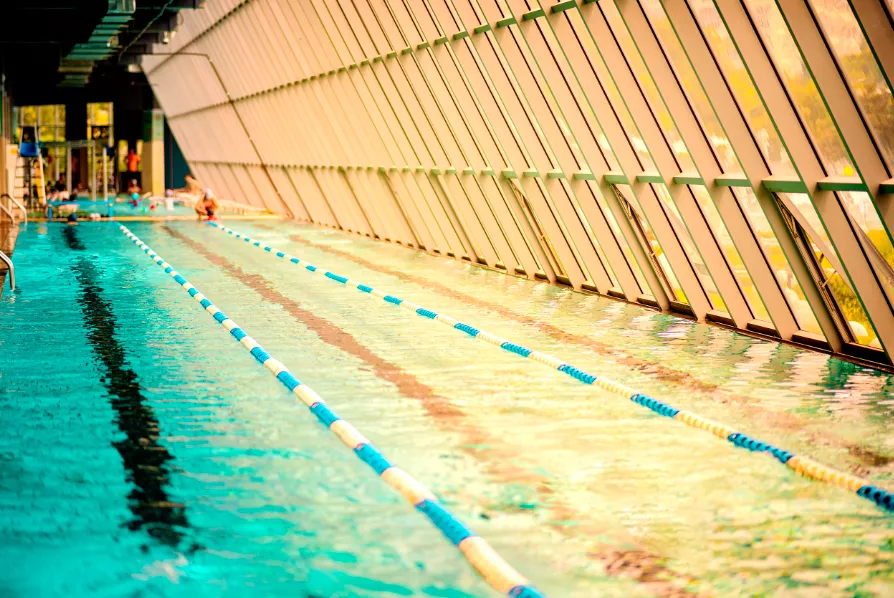 鹤岗成人混凝土钢结构游泳池项目